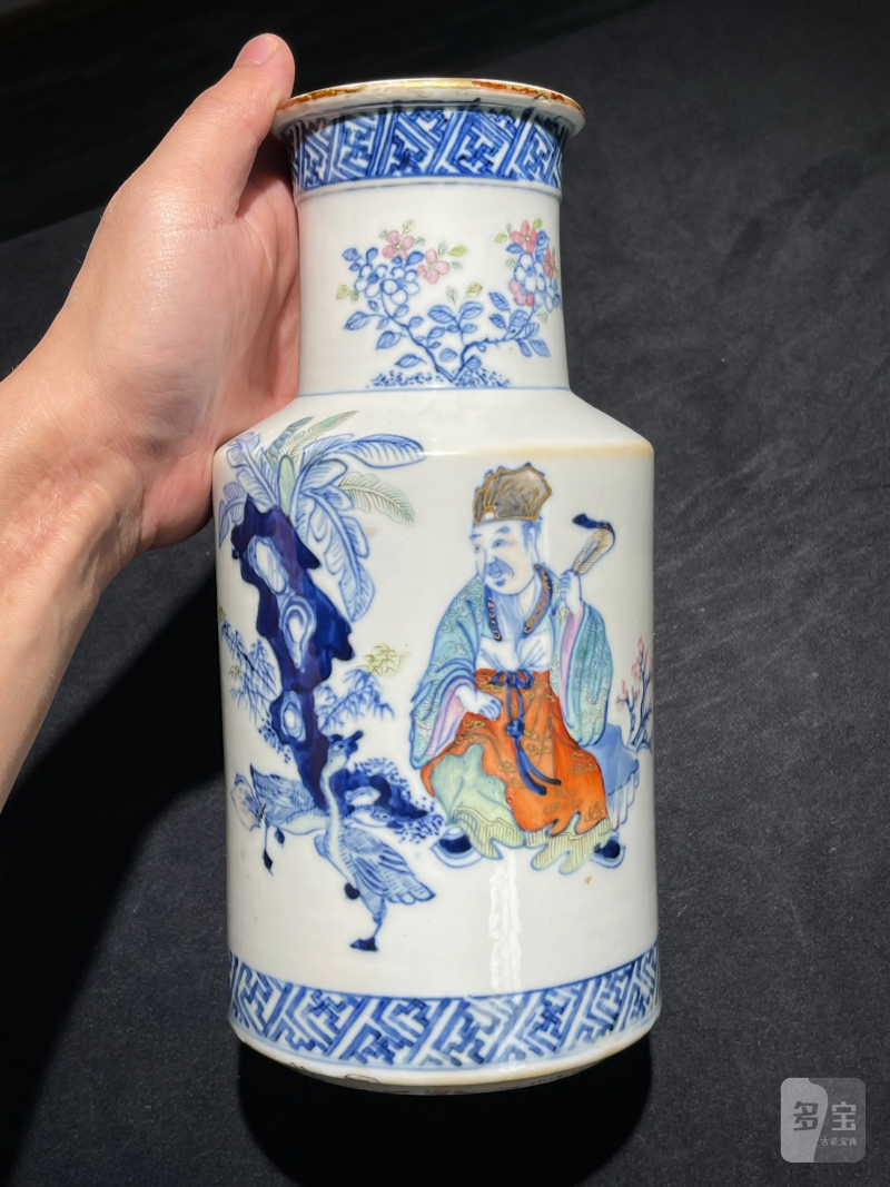 清中期 斗彩四爱图瓶一对 - 图2